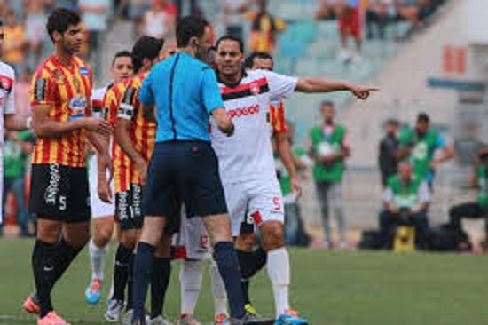 قبل بضع دقائق من المباراة هذه تشكيلتا النجم والترجي الأساسيتان